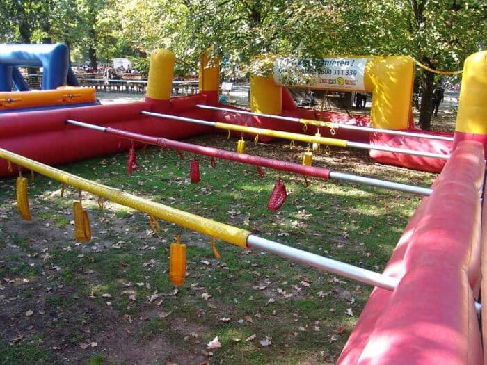 Riesenwuzzler Standard 12 Spieler mieten 17x9m - Spielplatz